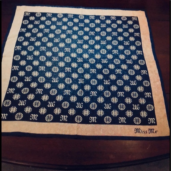 Miss Me Scarf - Picture 1 of 7